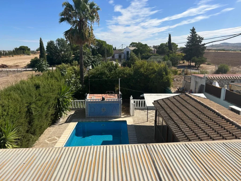 Chalet con piscina-El Cuervo