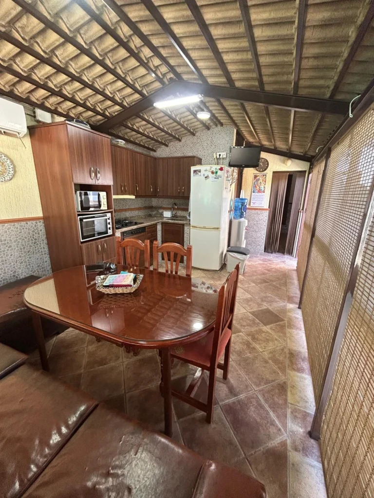 Chalet con piscina-El Cuervo