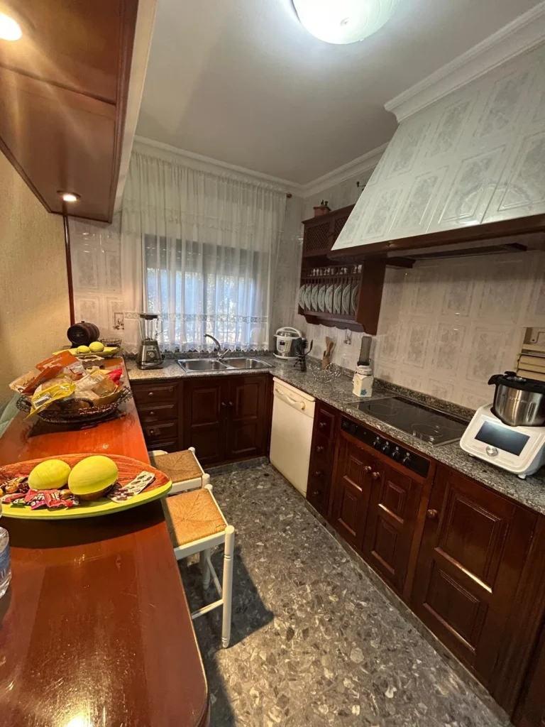 Chalet con piscina-El Cuervo