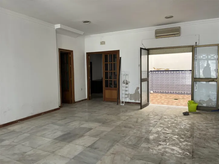 Edificio tres plantas en venta-El Cuervo de Sevilla