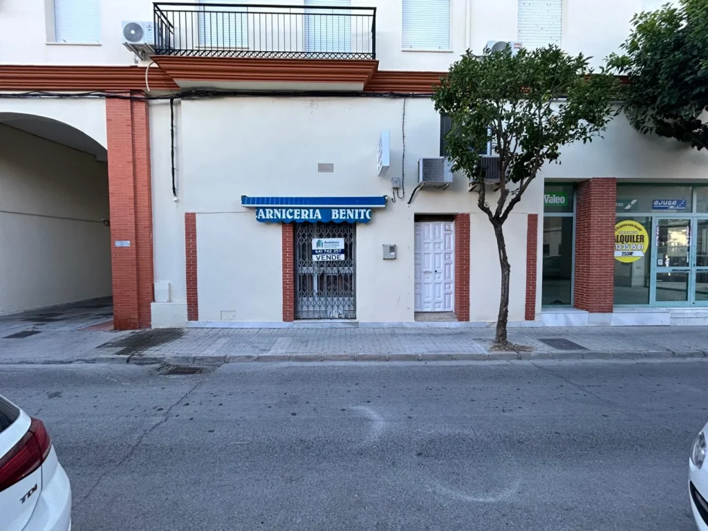 Local Comercial + Trastero en venta-El Cuervo
