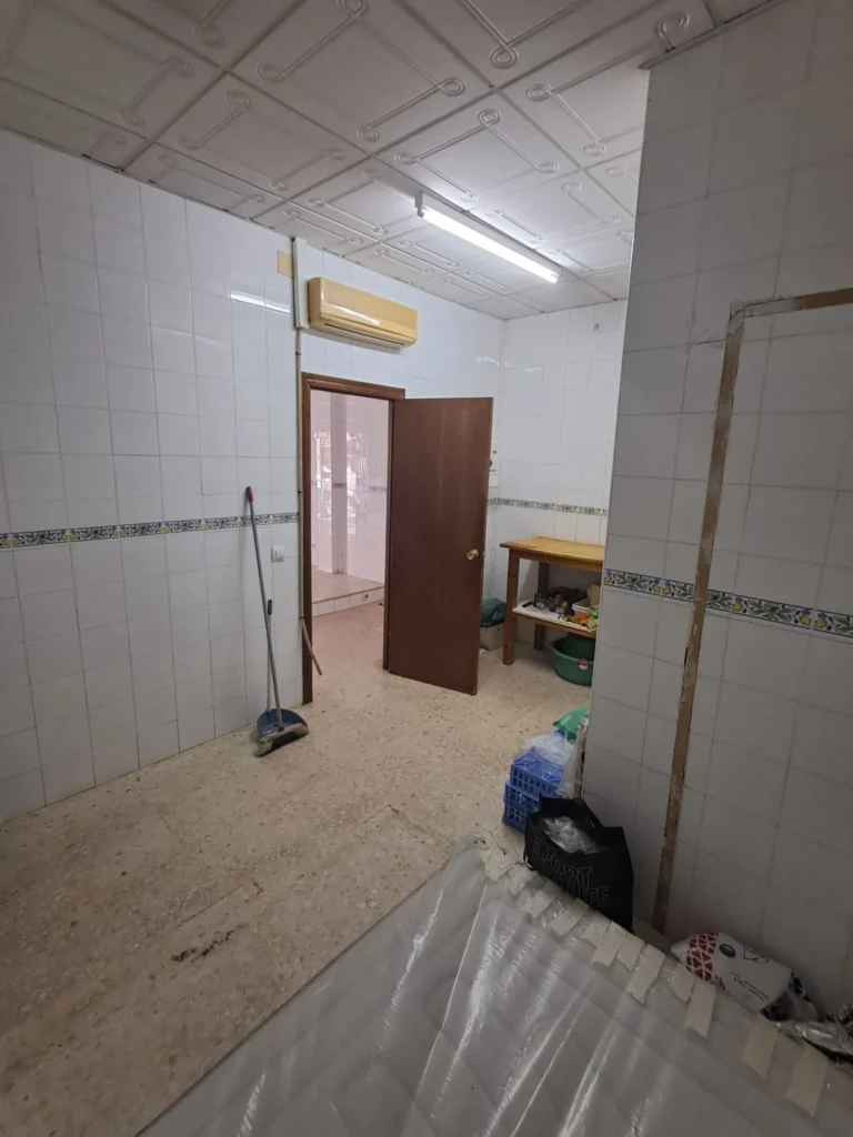 Local Comercial + Trastero en venta-El Cuervo
