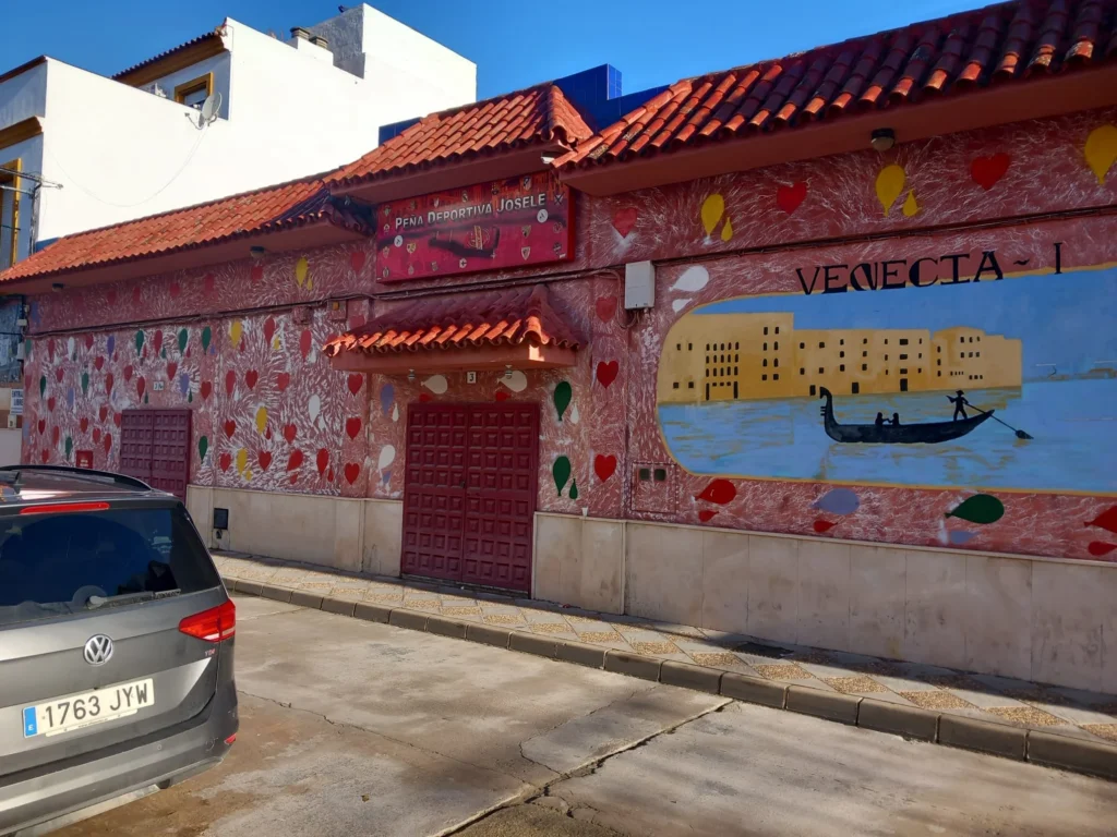 Salones comerciales y discoteca en venta-El Cuervo