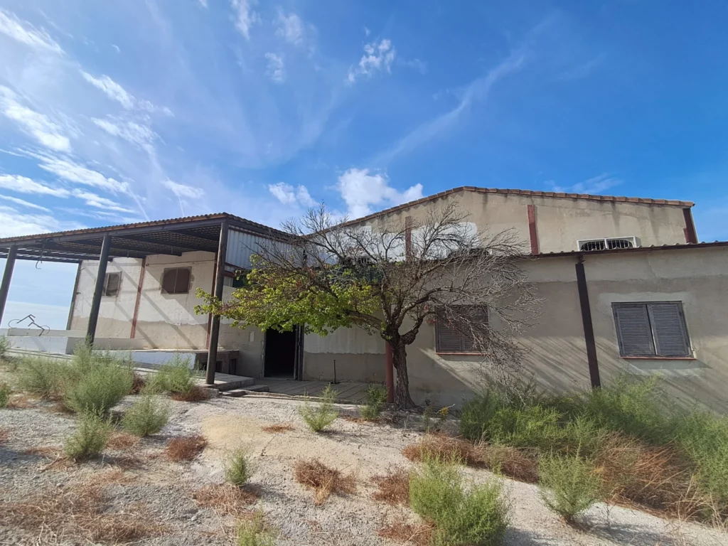 Finca agrícola con 2 naves-El Cuervo de Sevilla